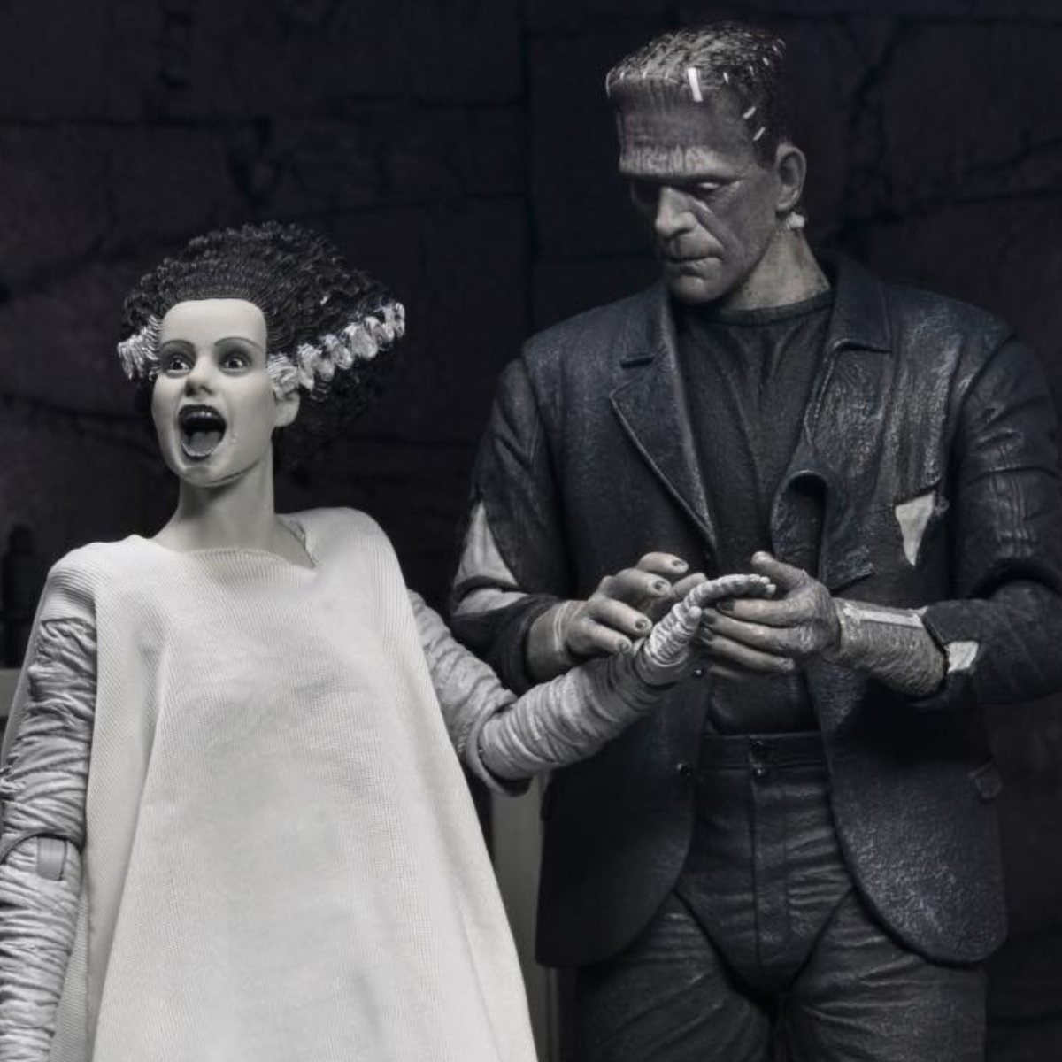 Universal Monsters 2-Pack Action Figure Bride of Frankenstein 90th Anniversary The Monster & His Mate (B&W) 18 cm Universal Monsters 2-Pack Action Figure Bride of Frankenstein 90th Anniversary The Monster & His Mate (B&W) 18 cm