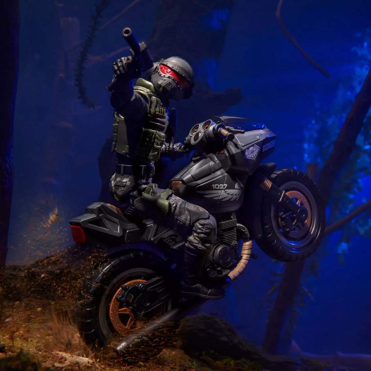 F9437 G.I. Joe Classified Series Night Force Jason Shockwave Faria & Night Pursuit Cycle | G.I. Joe | TF Robots | Officiële partner van Hasbro F9437 G.I. Joe Classified Series Night Force Jason Shockwave Faria & Night Pursuit Cycle | G.I. Joe | TF Robots | Officiële partner van Hasbro
