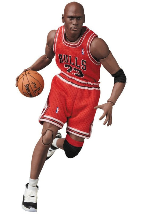 MAFEX #100 Michael Jordan (Bulls Uniform)