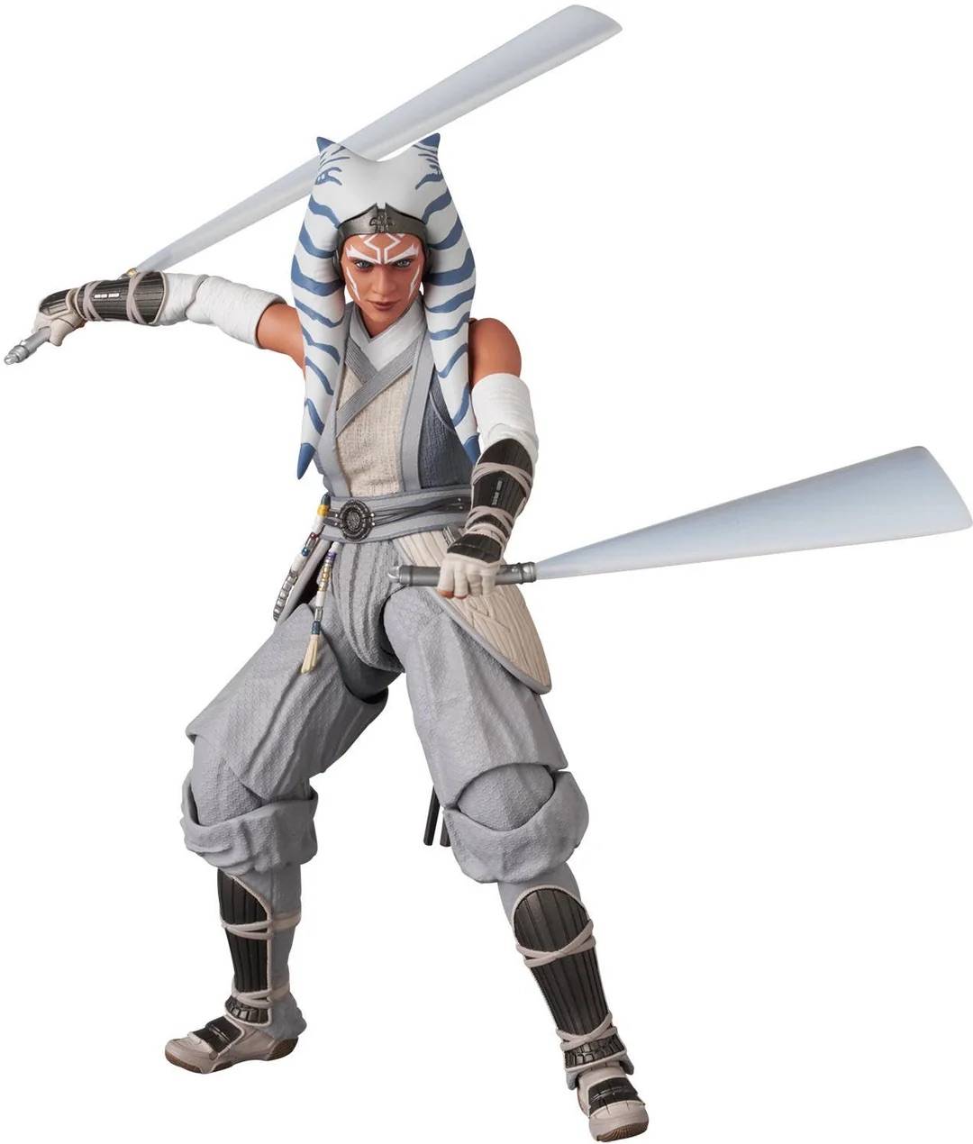 MAFEX #315 Ahsoka Tano White Costume - tampak samping dengan lightsaber efek gerak