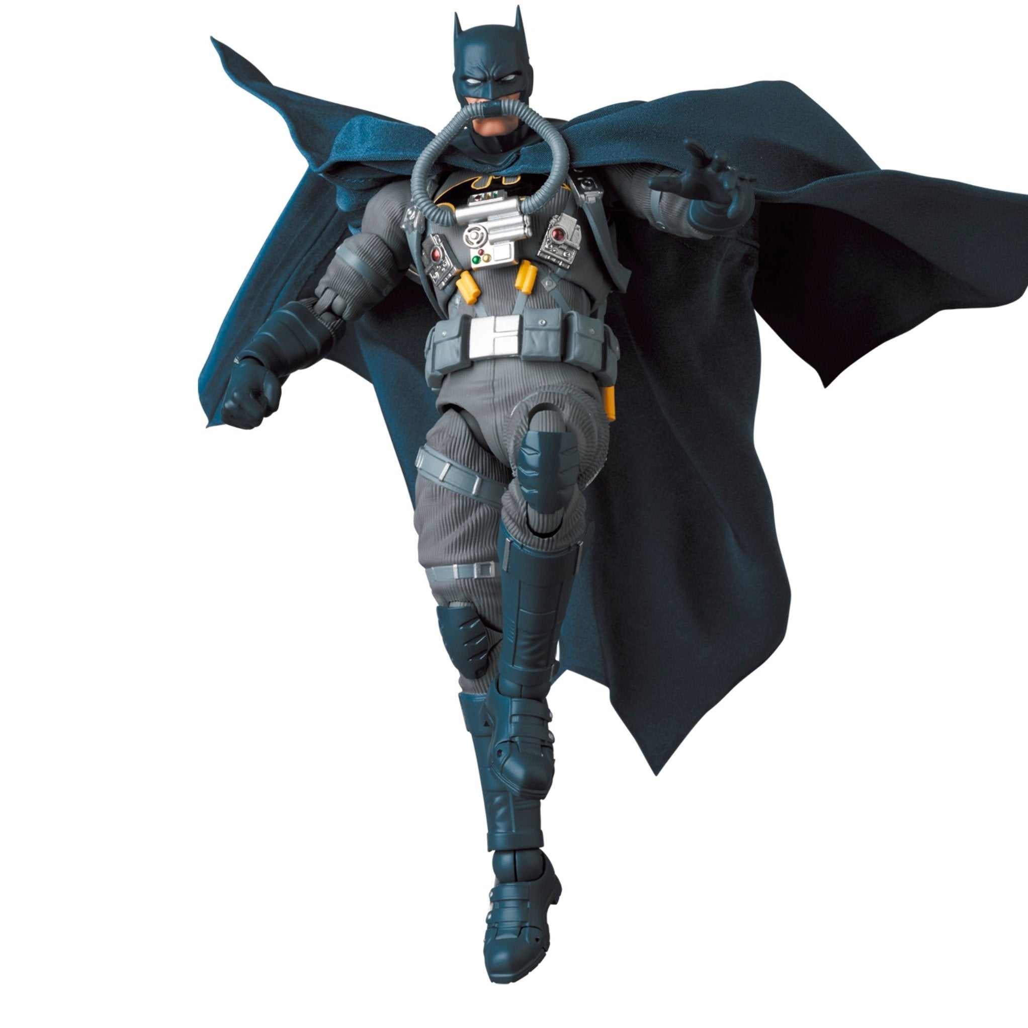 Batman: Hush MAFEX #166 Batman (Stealth Jumper Version) — Nerdzoic Toy ...